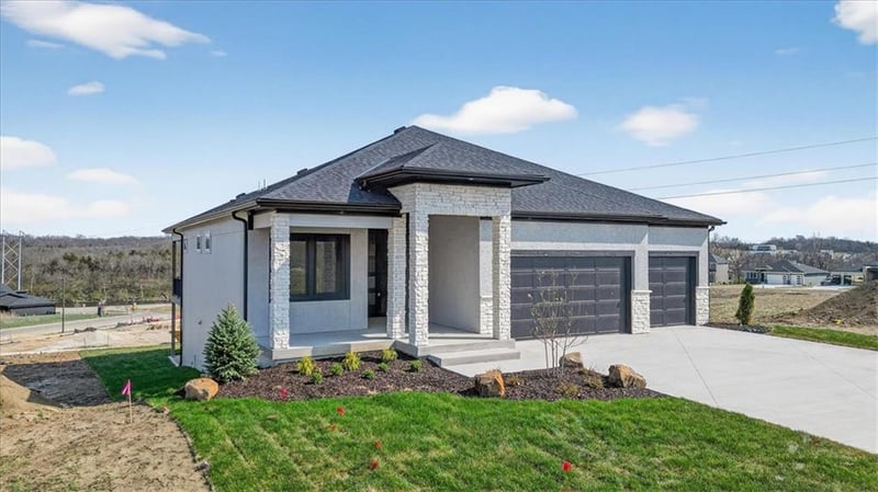9027 Freedom Cir, Lenexa, KS 66227