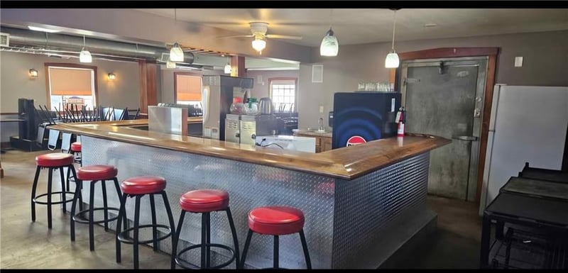 1806 Commercial St, Harrisonville, MO 64701