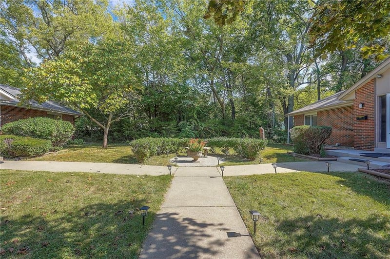 7909 Grandview St, Overland Park, KS 66204