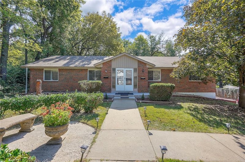 7909 Grandview St, Overland Park, KS 66204