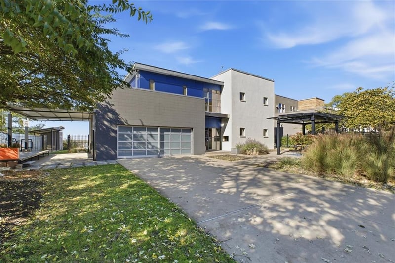 1520 Jarboe St, Kansas City, MO 64108