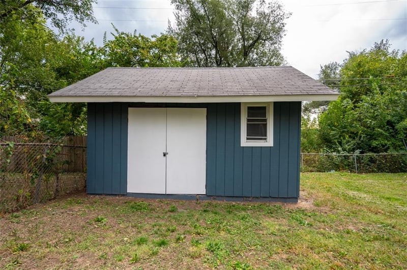3380 SW Kirklawn Ave, Topeka, KS 66611