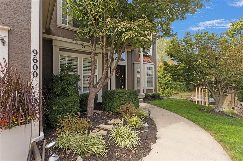 9600 Dodgion Ct, Kansas City, MO 64139