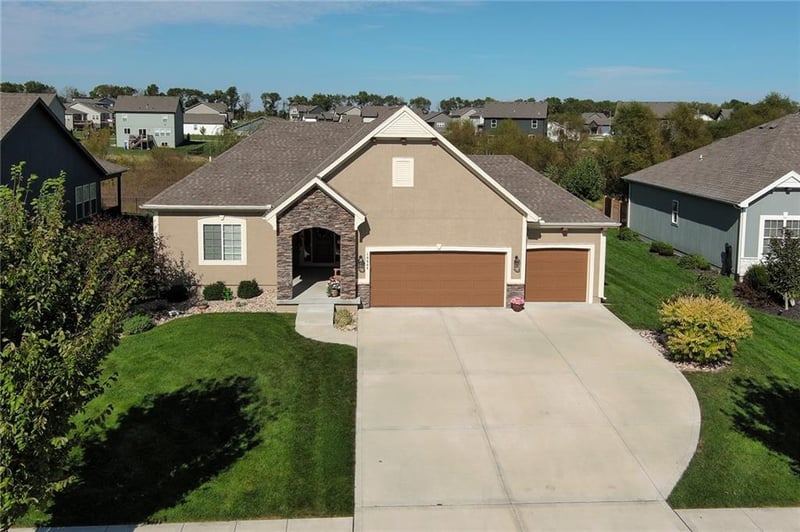 19008 189th St, Spring Hill, KS 66083