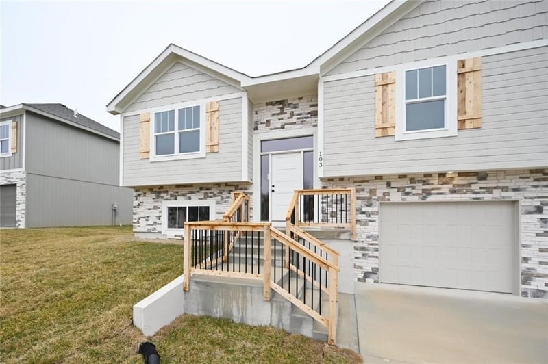 103 Johnson Cir, Dearborn, MO 64439