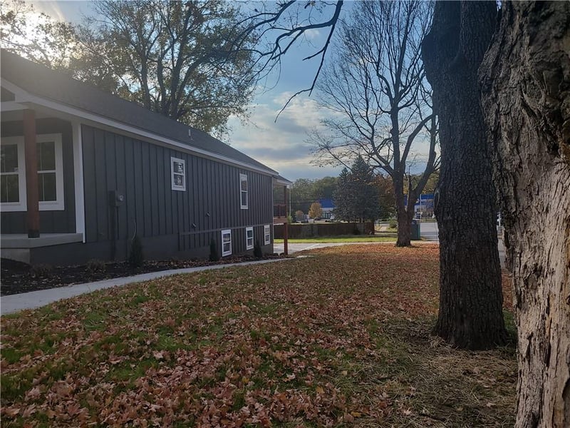 1400 Dodgion Ave, Independence, MO 64055