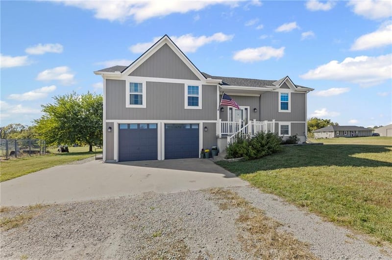 33372 Lonestar Rd, Osawatomie, KS 66064