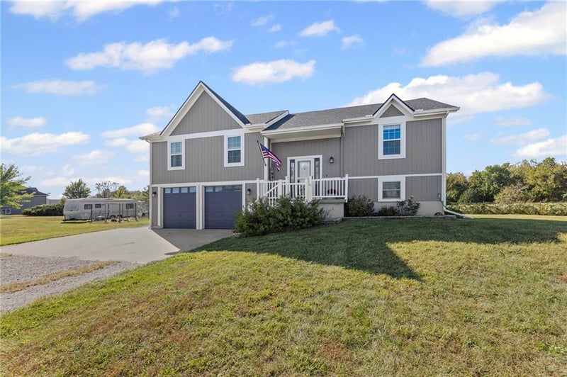 33372 Lonestar Rd, Osawatomie, KS 66064