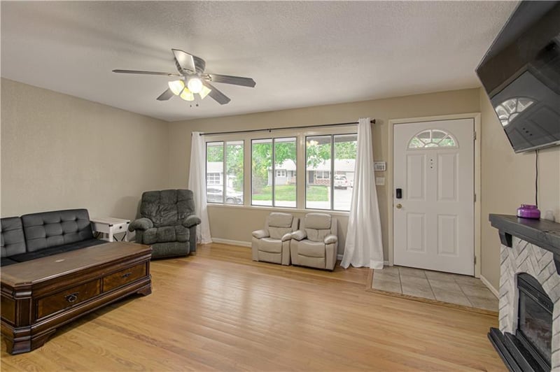 8803 Manchester Ave, Kansas City, MO 64138