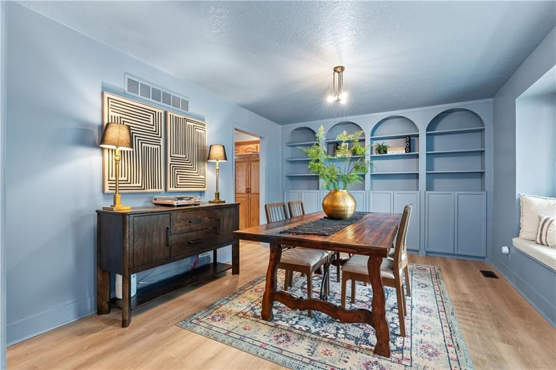 312 Breon Bay Dr, Lee's Summit, MO 64063