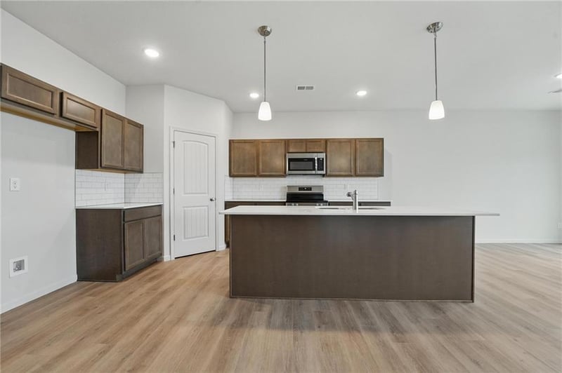 409 Redbud Ct, Blue Springs, MO 64014