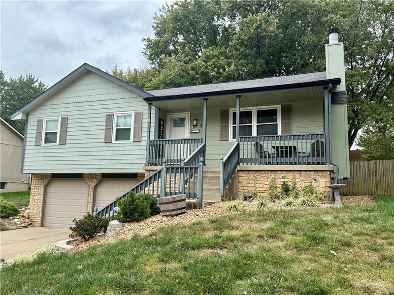 310 Darrowby Dr, Raymore, MO 64083