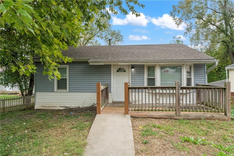 5239 Bristol Ave, Kansas City, MO 64119
