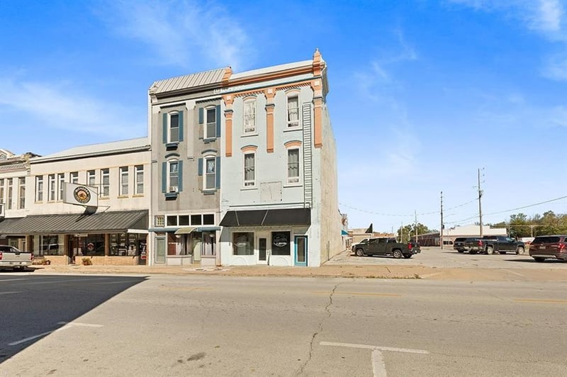 127 Cherry St, Nevada, MO 64772