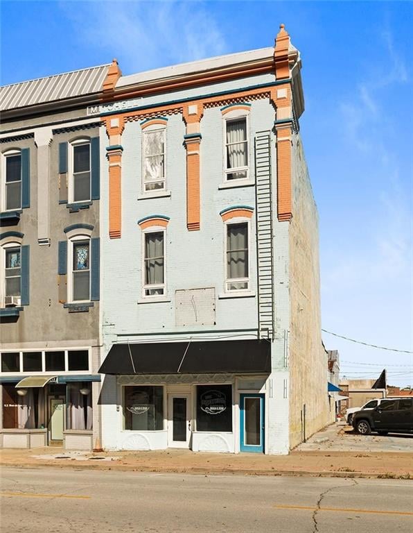 127 Cherry St, Nevada, MO 64772