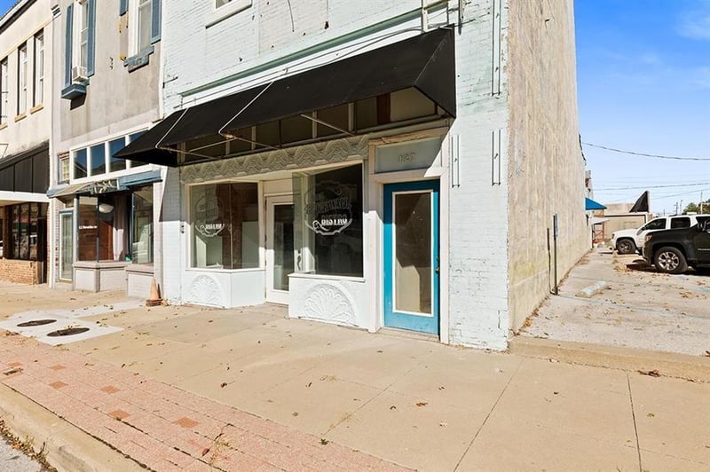 127 Cherry St, Nevada, MO 64772