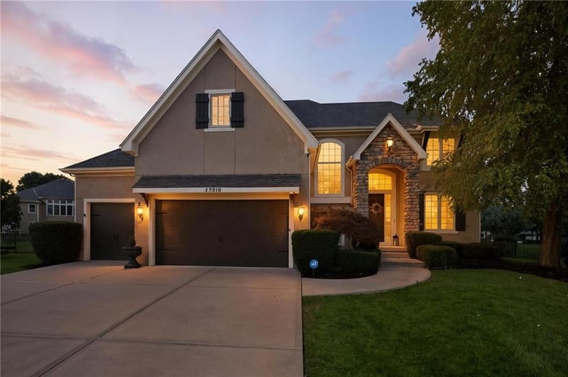 15816 Hayes St, Overland Park, KS 66221