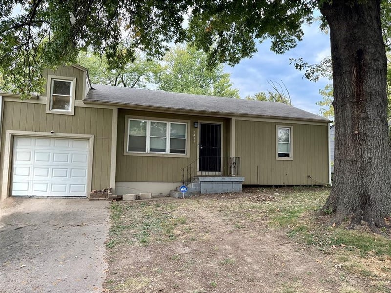 7426 Indiana Ave, Kansas City, MO 64132