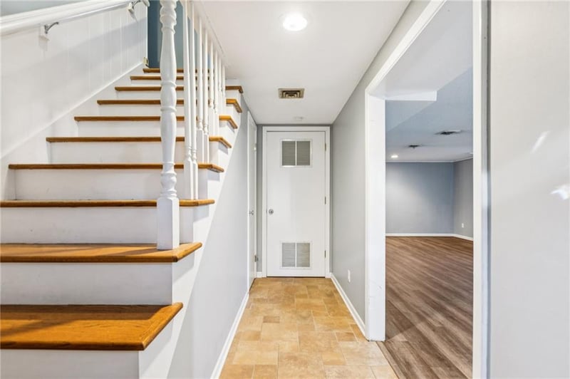 9516 Woodson Dr, Overland Park, KS 66207