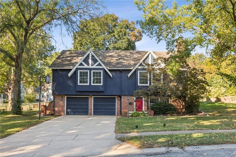 9516 Woodson Dr, Overland Park, KS 66207