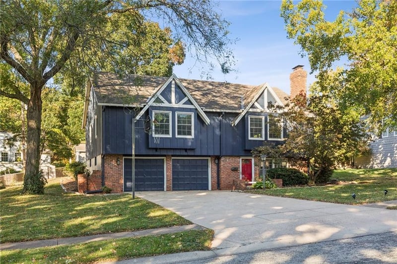 9516 Woodson Dr, Overland Park, KS 66207