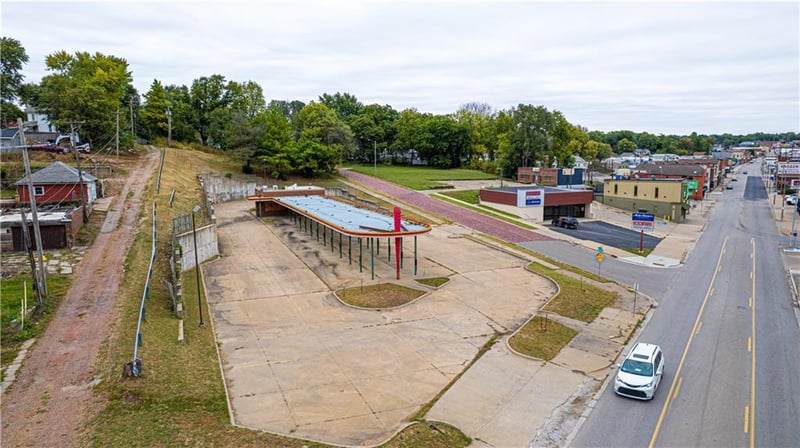 1317 Frederick Ave, St Joseph, MO 64501