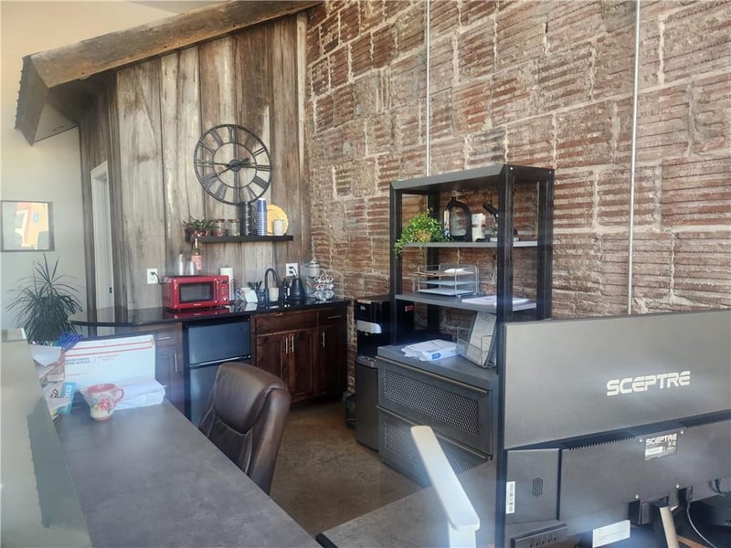 215 Main St, Garden City, MO 64747