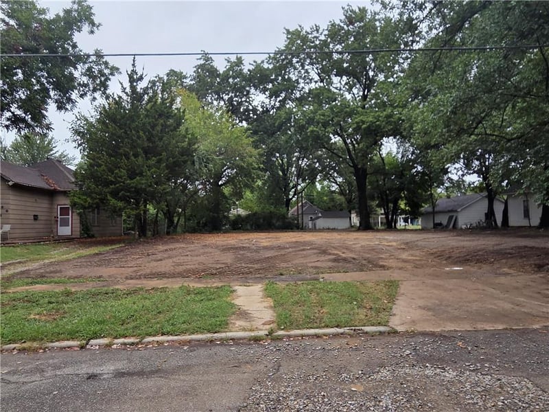 209-211 15th St, Pittsburg, KS 66762