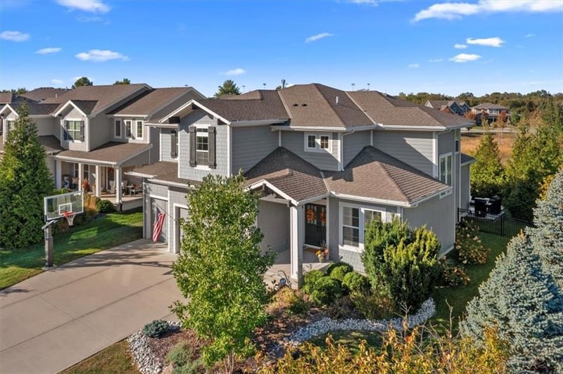 8700 166th St, Overland Park, KS 66085