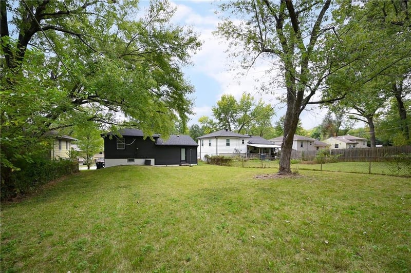 8032 Ne San Rafael Dr, Kansas City, MO 64119