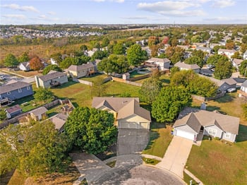 31330 Barbara Ct, Gardner, KS 66030