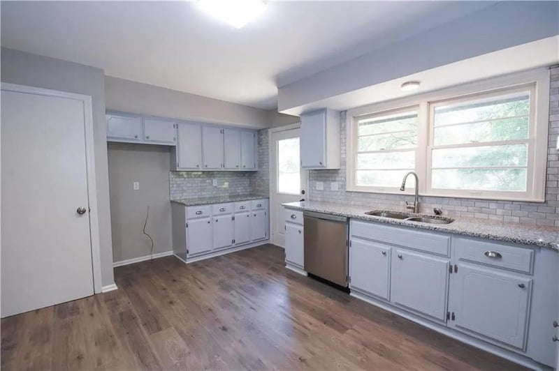 400 91st St, Kansas City, MO 64131