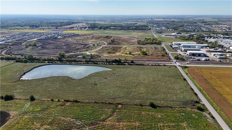 19151 Woodland Rd, Spring Hill, KS 66053