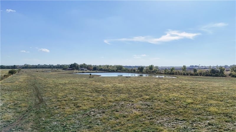 19151 Woodland Rd, Spring Hill, KS 66053