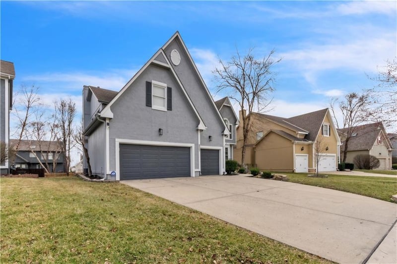 8007 131st Ter, Overland Park, KS 66213