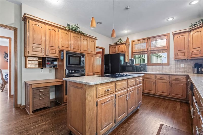 10438 125th Ter, Overland Park, KS 66213