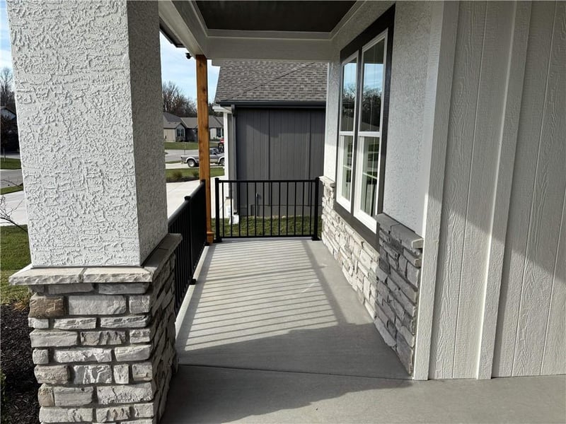 20040 226th Ter, Spring Hill, KS 66083