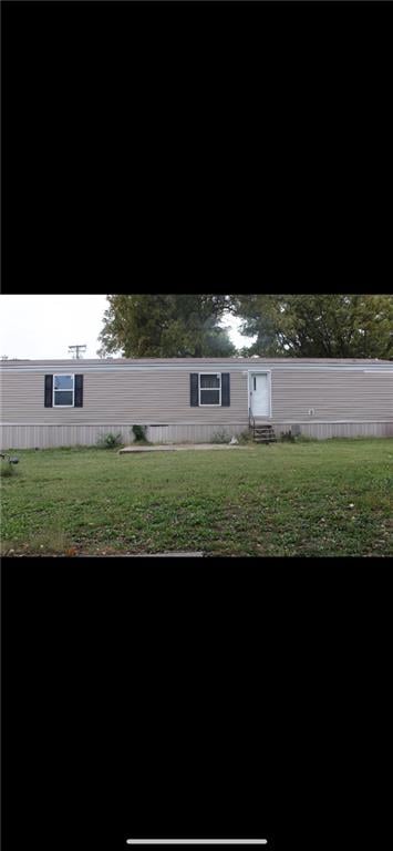 1 Oakdale Dr, Lexington, MO 64067