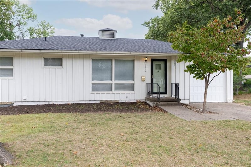 7236 Newton Dr, Overland Park, KS 66204