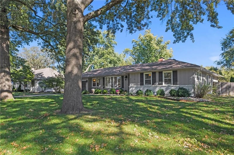 9631 Canterbury St, Overland Park, KS 66206