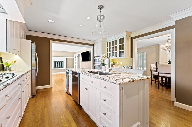 9631 Canterbury St, Overland Park, KS 66206
