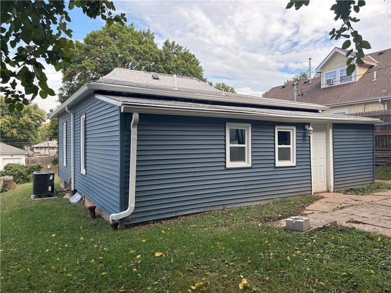 3216 Doniphan Ave, St Joseph, MO 64507