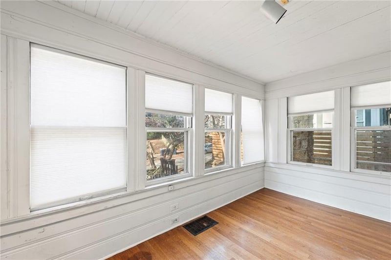 3909 Charlotte St, Kansas City, MO 64110