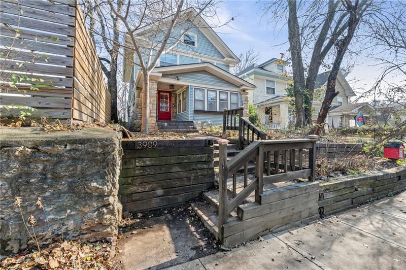 3909 Charlotte St, Kansas City, MO 64110