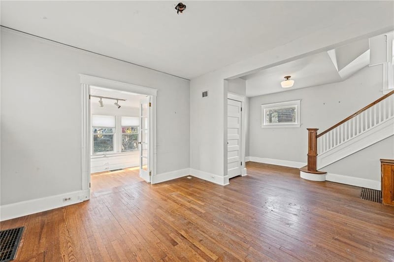 3909 Charlotte St, Kansas City, MO 64110