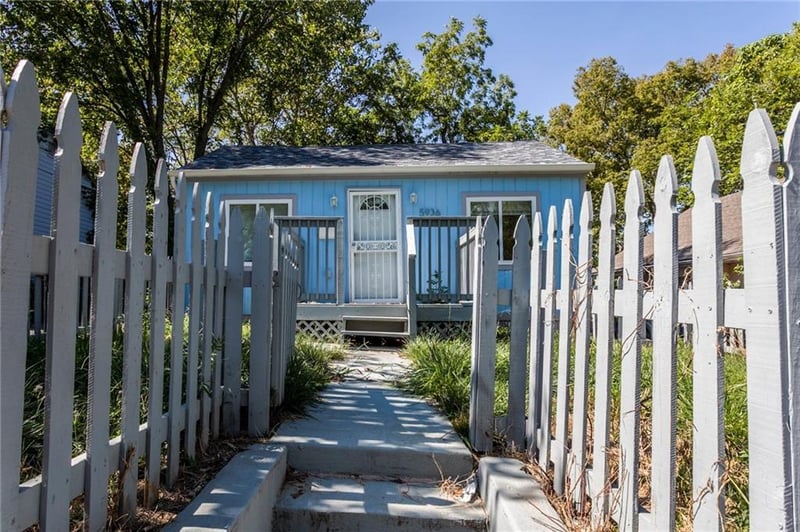 5936 Kensington Ave, Kansas City, MO 64130