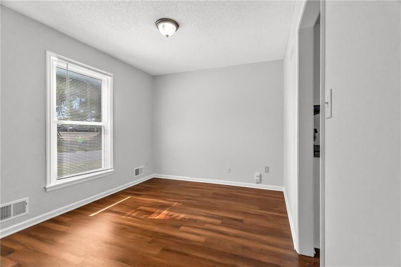 902 5th Ter, Lee's Summit, MO 64063