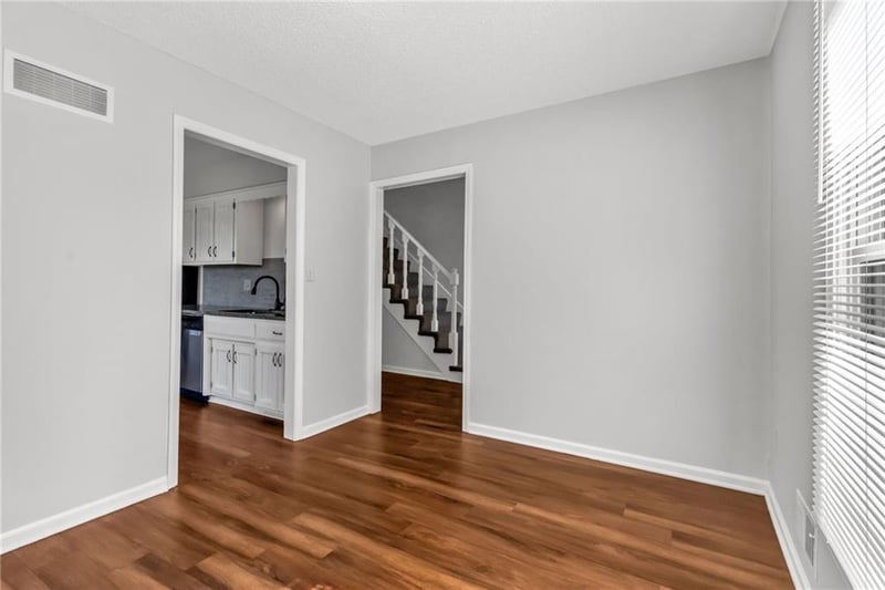 902 5th Ter, Lee's Summit, MO 64063