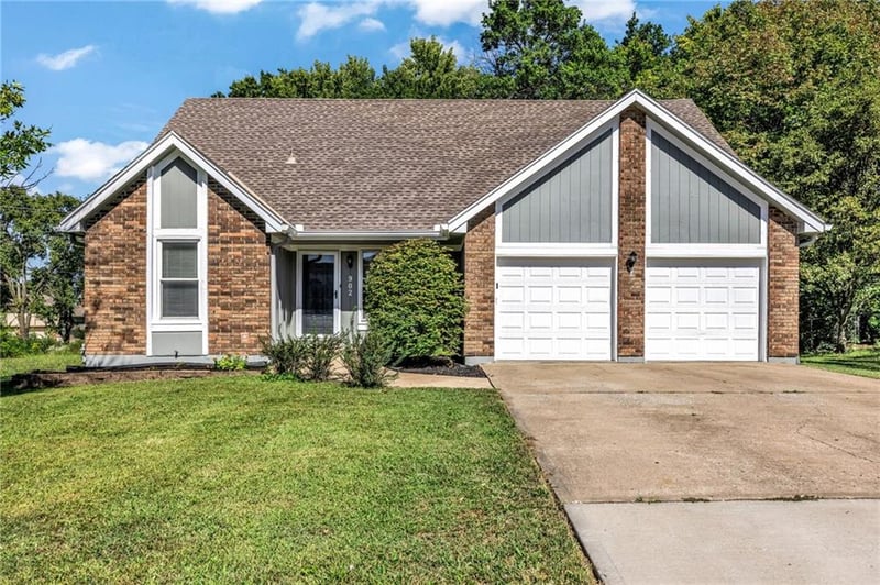 902 5th Ter, Lee's Summit, MO 64063