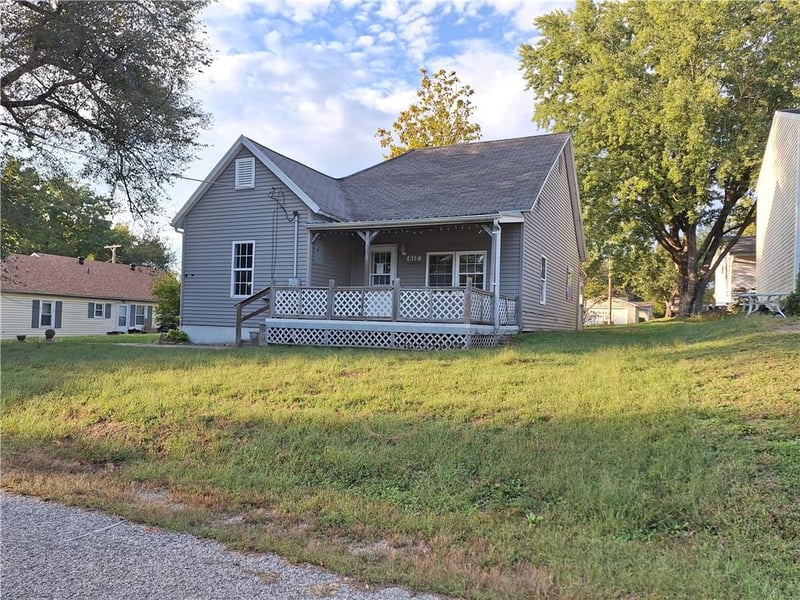 612 5th St, Carrollton, MO 64633